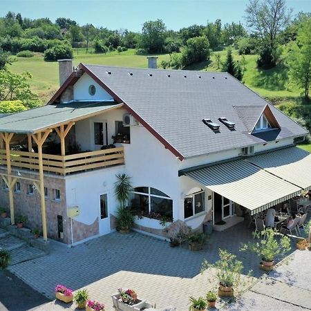 Borkuti Panzio Es Apartman Balatonszemes Exterior photo