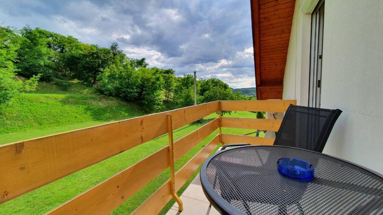 Borkuti Panzio Es Apartman Balatonszemes Exterior photo