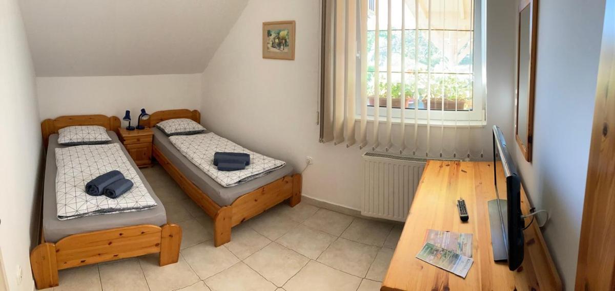 Borkuti Panzio Es Apartman Balatonszemes Exterior photo