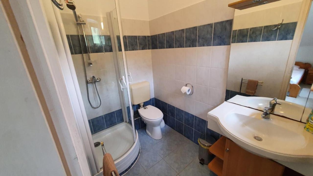 Borkuti Panzio Es Apartman Balatonszemes Exterior photo