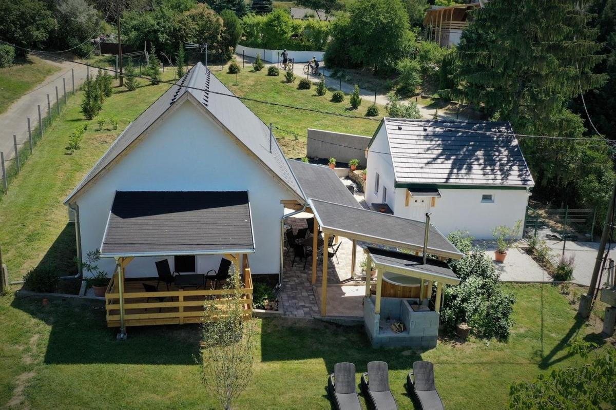 Borkuti Panzio Es Apartman Balatonszemes Exterior photo