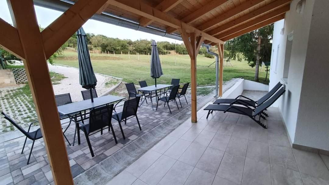 Borkuti Panzio Es Apartman Balatonszemes Exterior photo